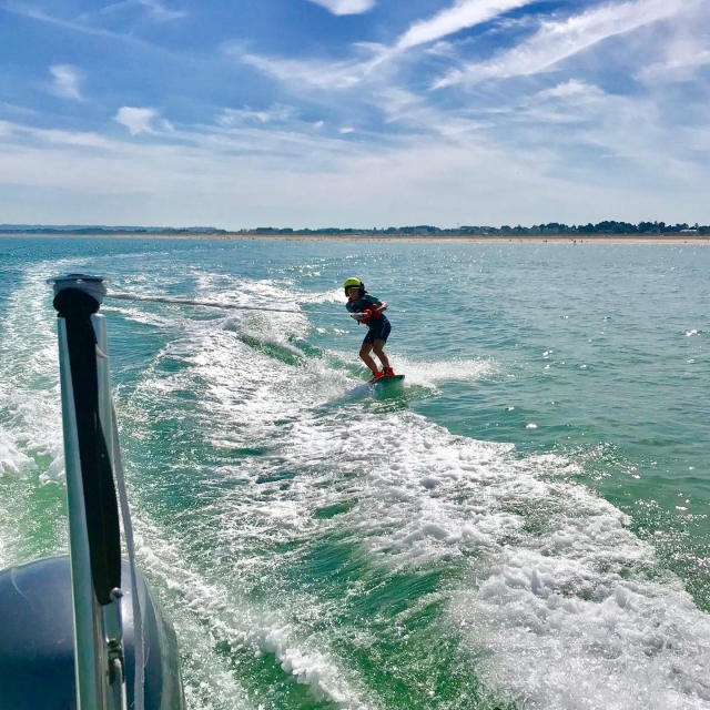  Aprender a foil remolcando un barco 