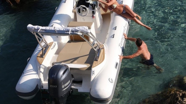 Renta de barco con licencia costera