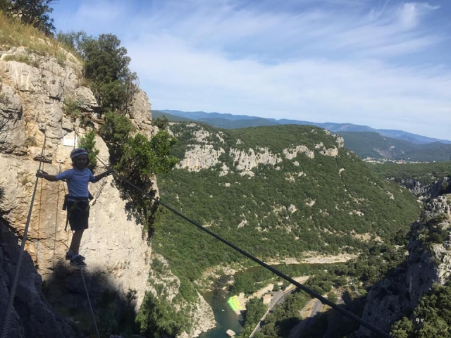  Puenle entre las montañas 