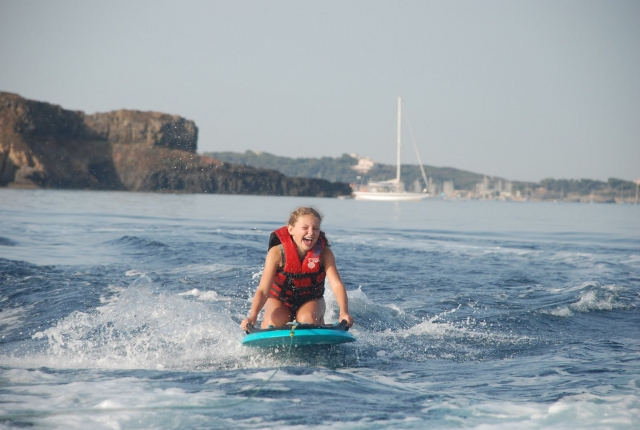  Wakesurf deslizándose 