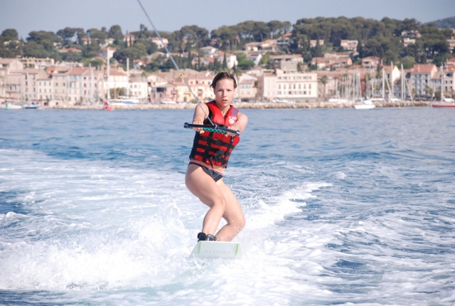  En plena sesión de wakeboard 