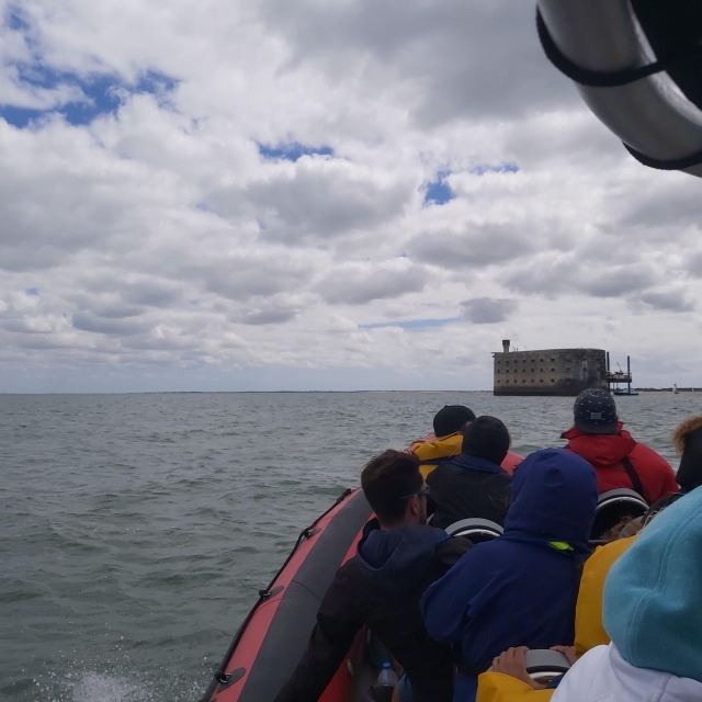  Viaje por mar con amigos 