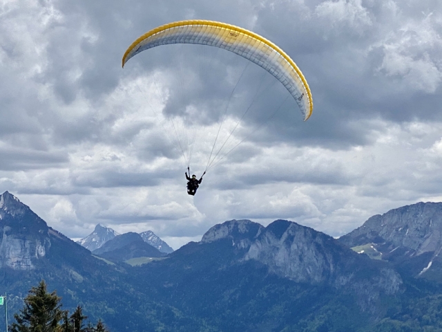  Vuelo en parapenle sobre el lago de Annecy 