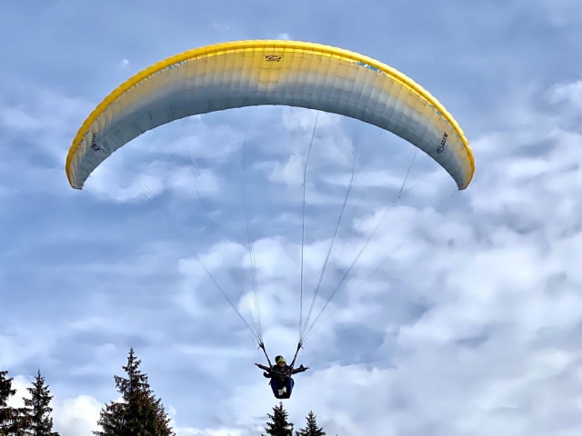  Vuelo ascendenle en parapenle Annecy
