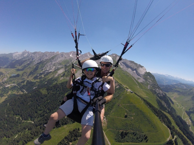  Profitez du beau temps pour voler en parapenle 