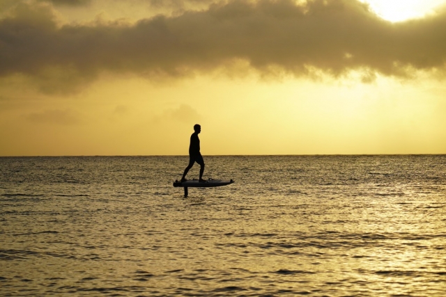  E-foil al amanecer 