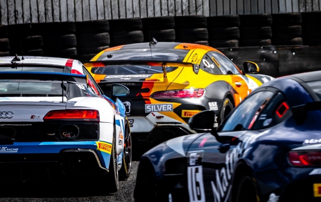  Nuestros diferentes modelos de vehículos en el circuito