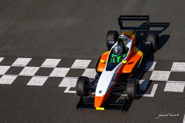  Su carro para esta actividad: LaFormule Renault 2 
