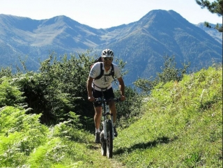 Renta de bicicleta de cerro 1/2 día hacia Tarbes por la tarde