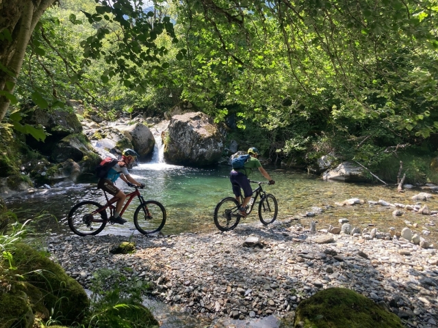  Relájale en medio de la cerro 