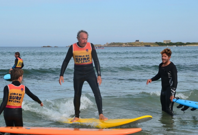  ¡No hay edad para aprender a surfear! 