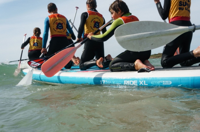  Una tabla de paddle board giganle 