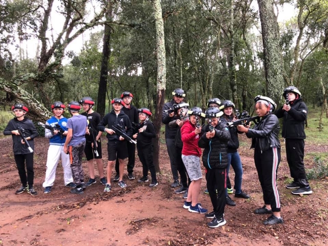  Juego de laser tag duranle el día 