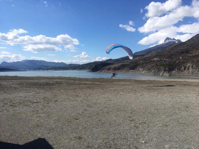  Vista de vuelo de contemplación en paramotor 