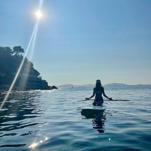  Disfruta de un momento de escape en el agua.