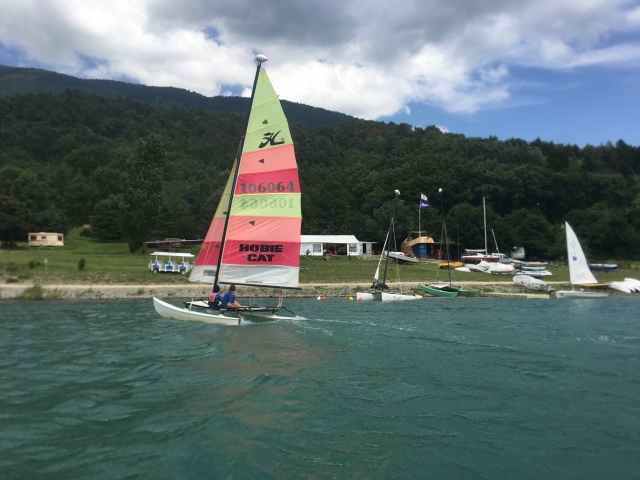  Paseo en catamarán por el lago 