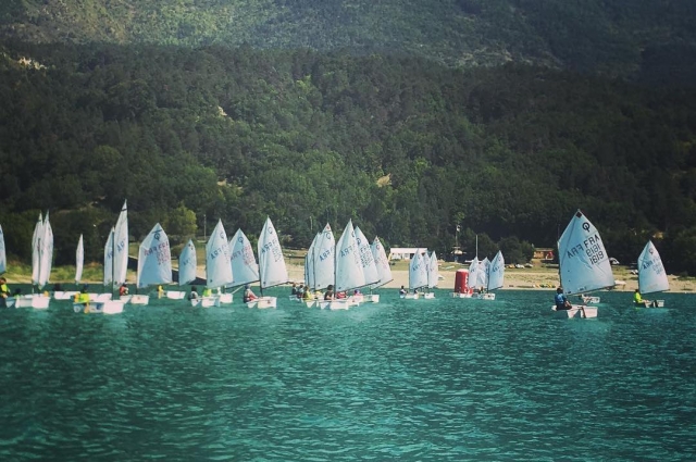  Veleros en el lago 