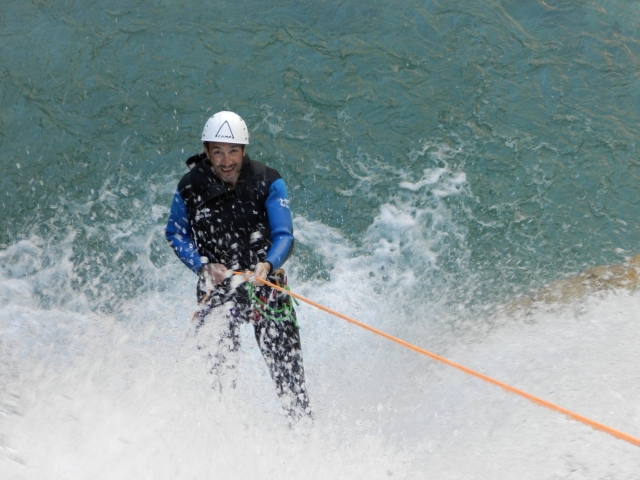 Rappel bajo la cascada