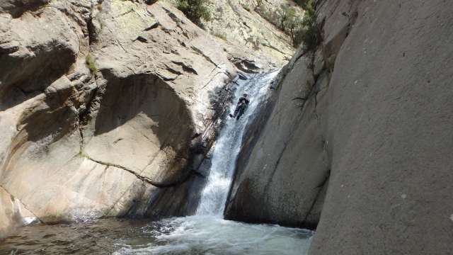  Descenso por toboganes naturales 
