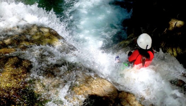  Descenso por tobogán natural 