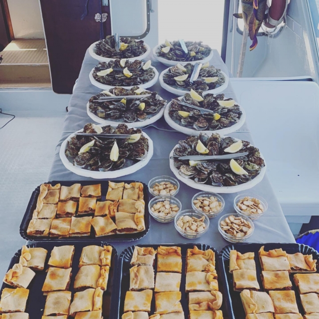  degustación de comidas en barco privado por la noche