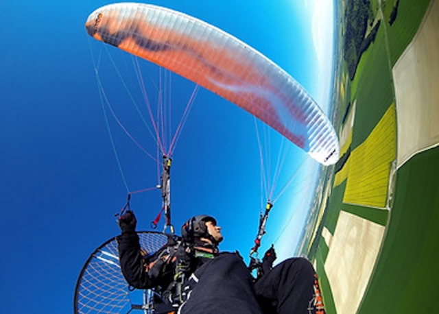 Paramotor con piloto 
