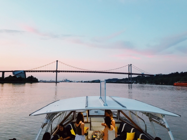  Paseo en barco al atardecer 