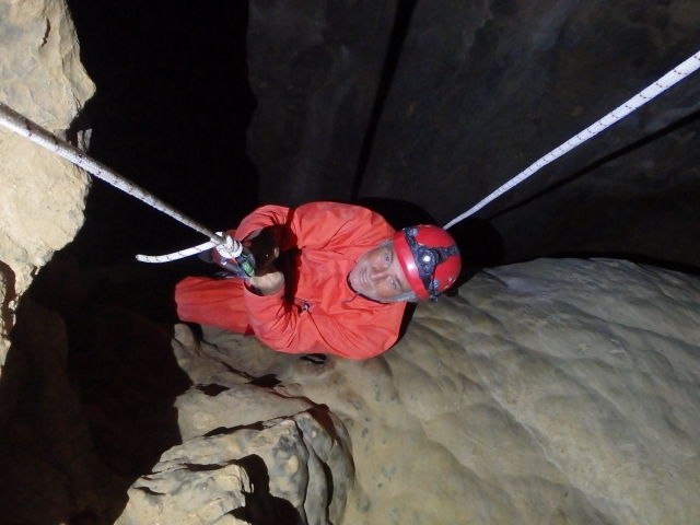  Rappel en espeleología 