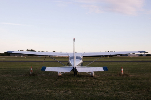  Avión en pista 