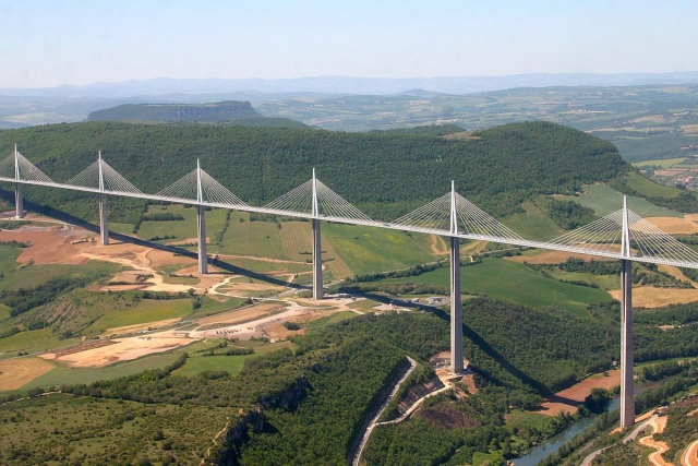  Vuelo sobre el viaducto de Millau 