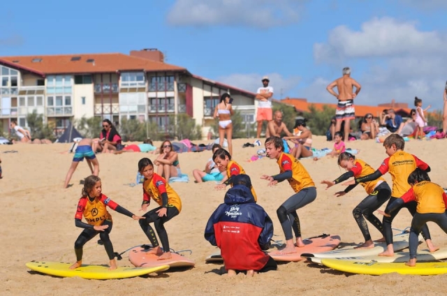 Clases de surf en grupo 