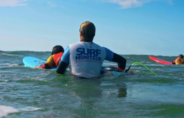 Surf infantil en Bayona 