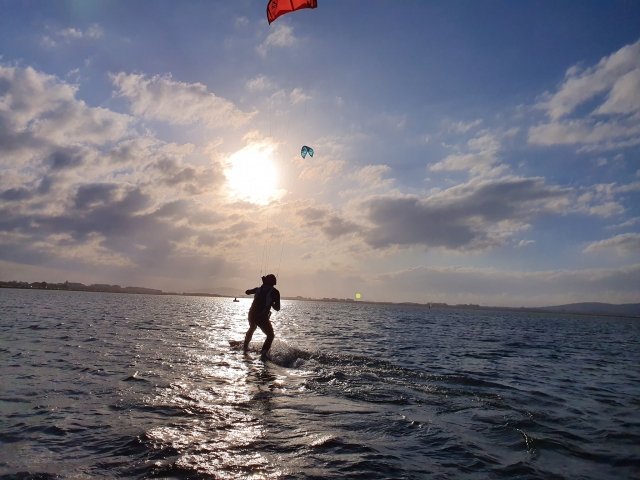 Kitesurf por la mañana 