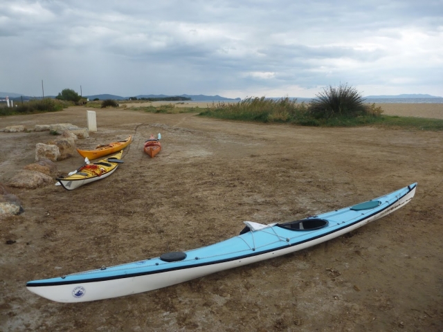  Kayaks en la playa