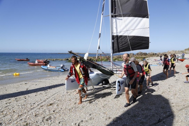 Botadura del catamarán 