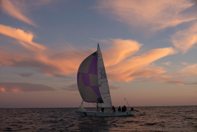  Paseo en velero al atardecer 