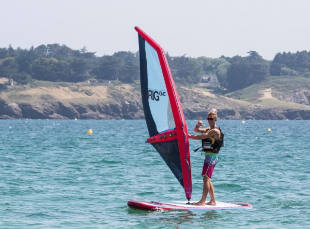  Viaje de windsurf por mar 