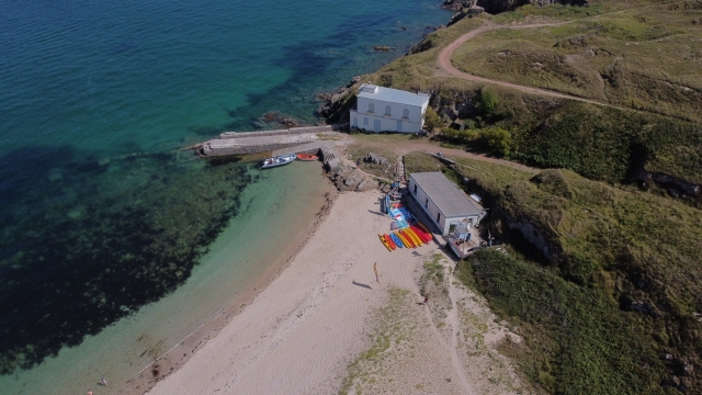 ¡Le esperamos en la playa de Goh Velin!