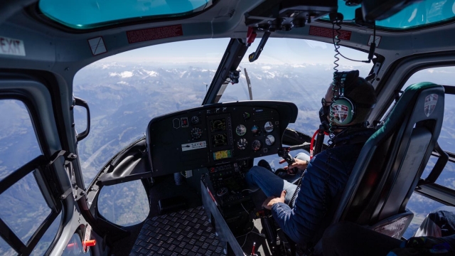  Helicóptero vuelo con un piloto profesional