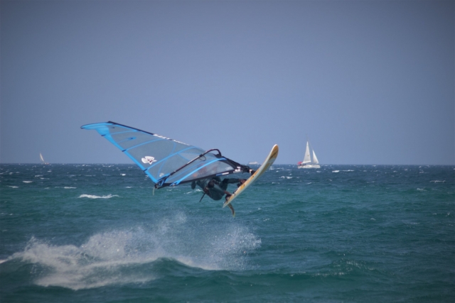 Saut en windsurf 