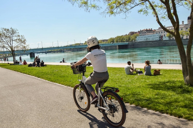  Bicicleta eléctrica al aire libre 