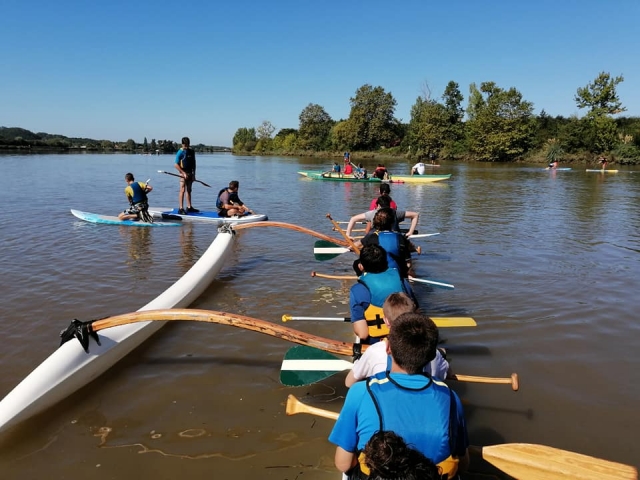  Canoa hawaiana en familia 