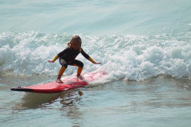  Iniciación al surf para niños 