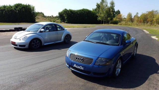  Coches en el circuito 