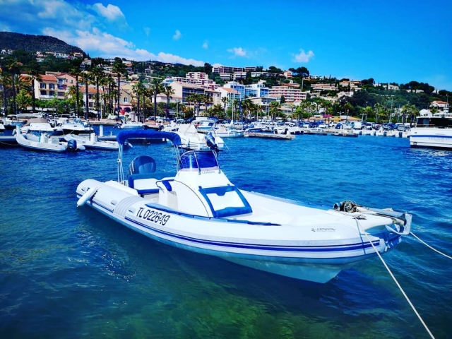  Paseo en barco con patrón 