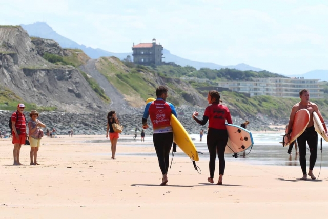 Clases de surf en la capital europea del surf