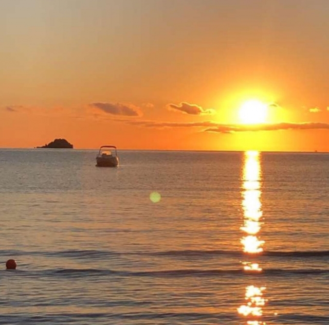  Atardecer en el mar 