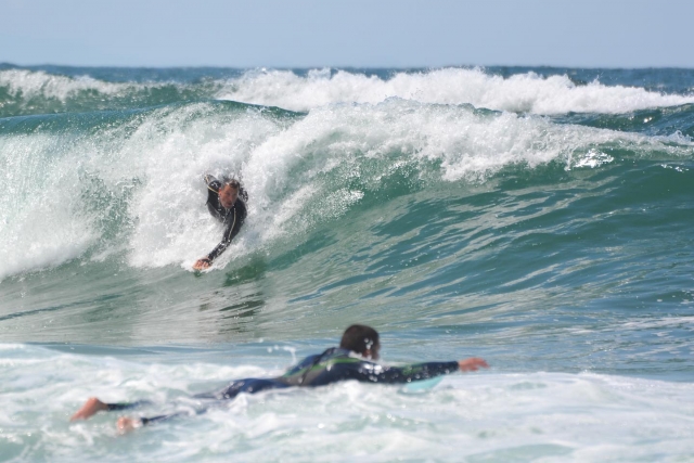  Tomando olas 