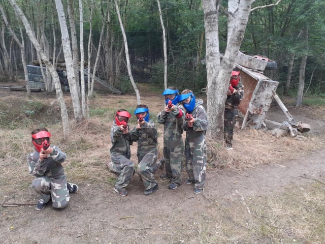  Jugadores apuntando a la cámara 