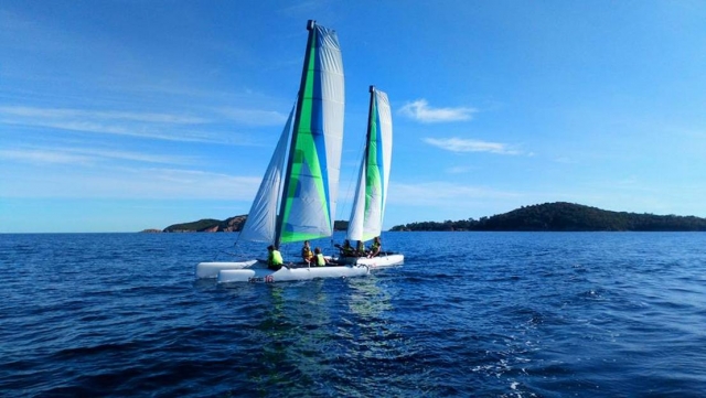 Catamarán con amigos 